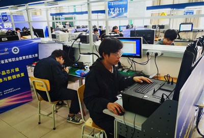 河南省20所高校同臺競技，電子產品芯片級維修與數據恢復大賽圓滿落幕，信息工程學院選手脫穎而出斬獲一等獎